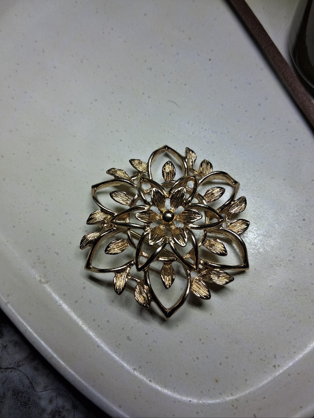 Vtg Sarah Coventry Flower Brooch Gold Tone